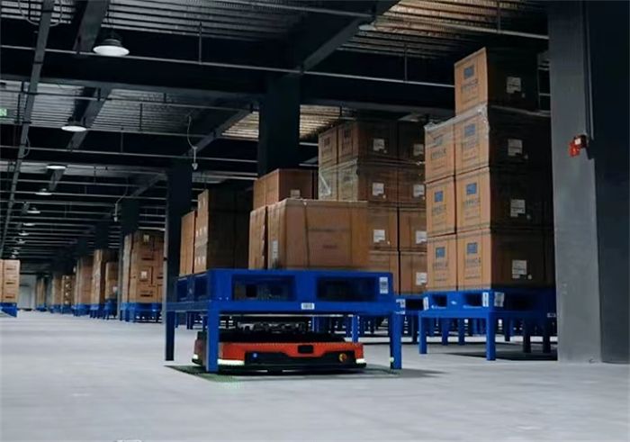 獻禮卅五華誕|衛華35臺AGV搬運機器人 批量交付,引 領倉儲智能化新潮流